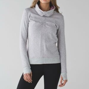Lululemon In A Cinch Long Sleeve Reversible Cowl Neck Cinched Pullover Size 8